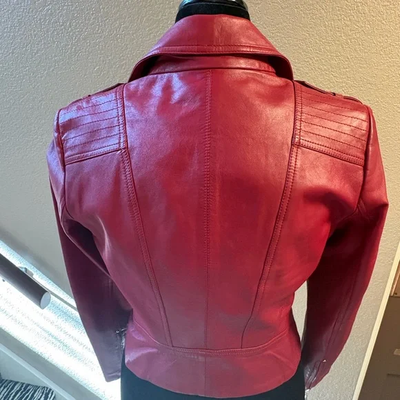 Elegant Red Leather Jacket for Women - Picture 3 of 9